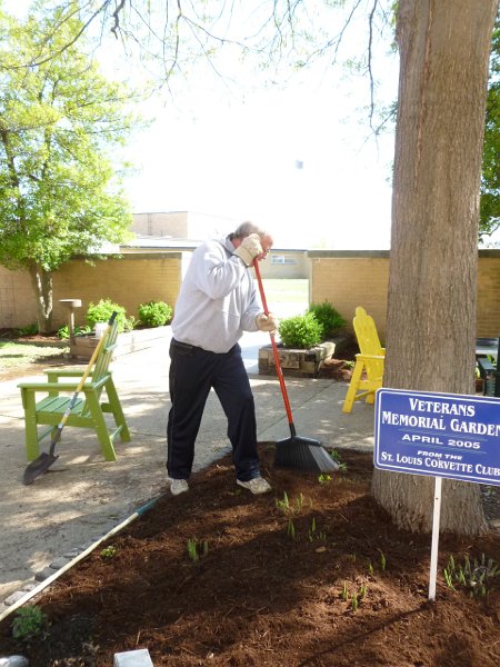 VA Garden April 2013 056